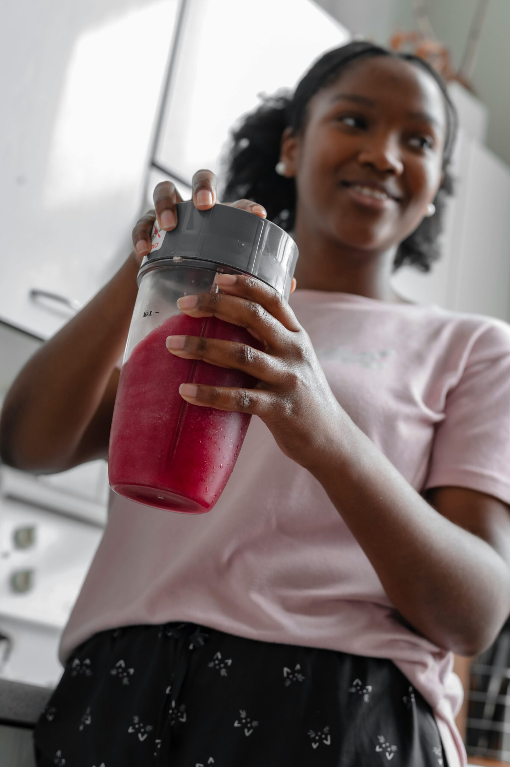 Nutrition Tips for women's fitness: preparing juice